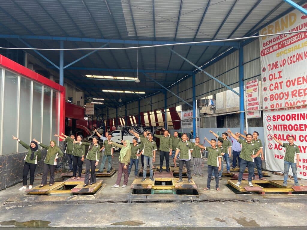 Suasana bengkel Grand SMS